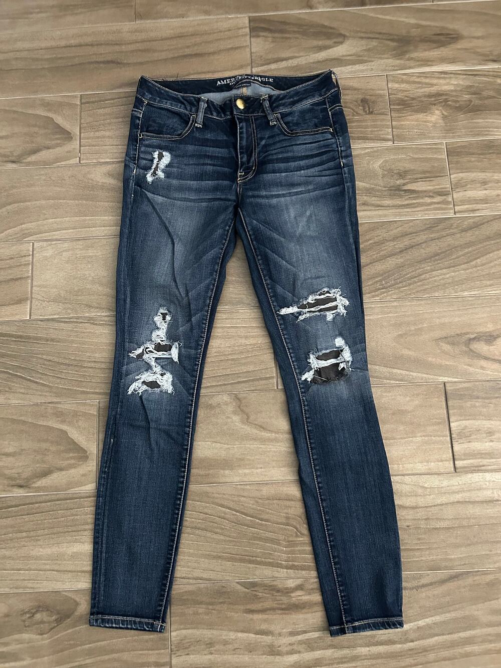 AMERICAN EAGLE DISTRESSED JEGGING JEANS SIZE 8